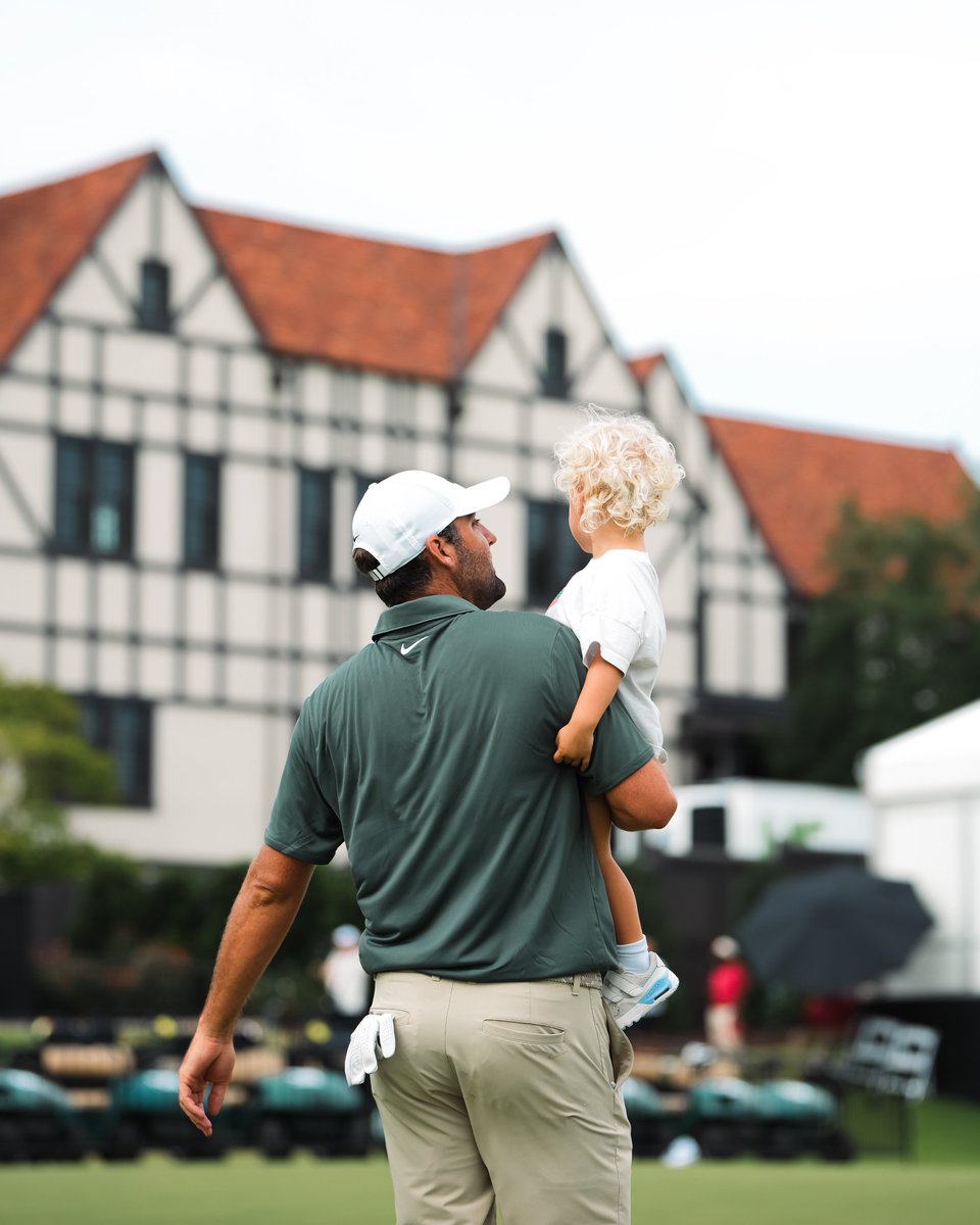 TOURChamp's tweet photo. Hanging with dad after the round! https://t.co/EcMf78Gwkh