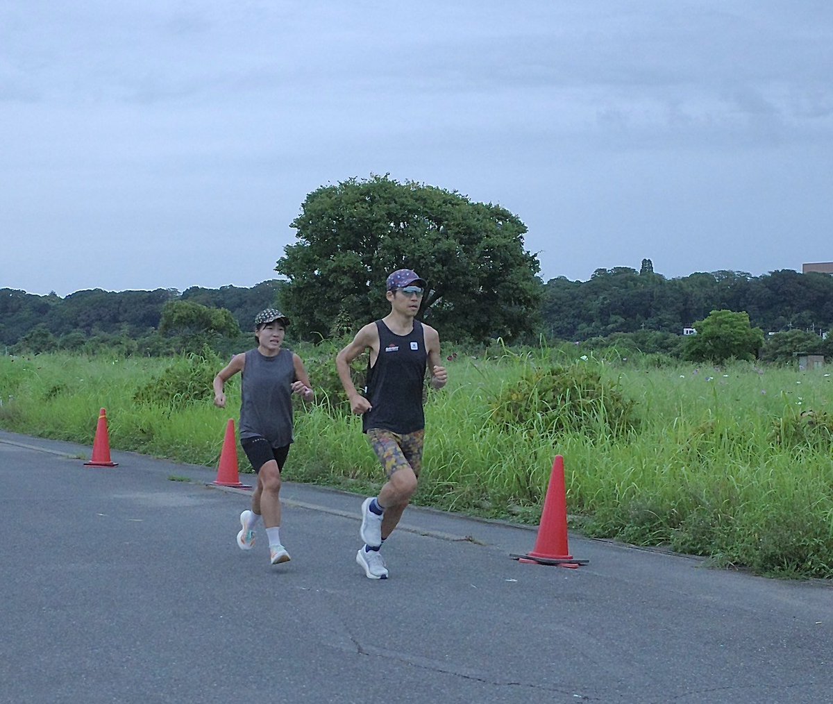 23304Shimo's tweet photo. 8/29 朝ラン☁24°C
17kmジョグ Ave4:50/km
5kmTT引っ張り 18:27 Ave3:41.4/km
👟SONICBLAST
今朝は軽めのジョグと5kmTTのペーサー。明日は自分のポイント練習🔥
雨上がりで涼しくなった！このまま秋に突入してくれ〜🥹🍂 https://t.co/swqWyQpdLr