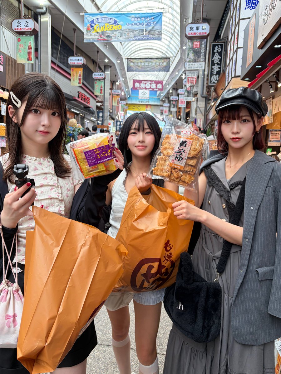 whsp_official's tweet photo. ◤🌟#ホワスピ 夏合宿2026 in 熱海 1日目ダイジェスト②🌟◢
#WHITESCORPION #ホワスピサマー

🥳ウェルカムパーティー🍽️
熱海でメンバーがセレクトした美味しいおかずや
デザートをみんなで堪能🤍

写真は買い出し&amp;ランチの様子をお届け📸✨ https://t.co/x0sbKI6i1o