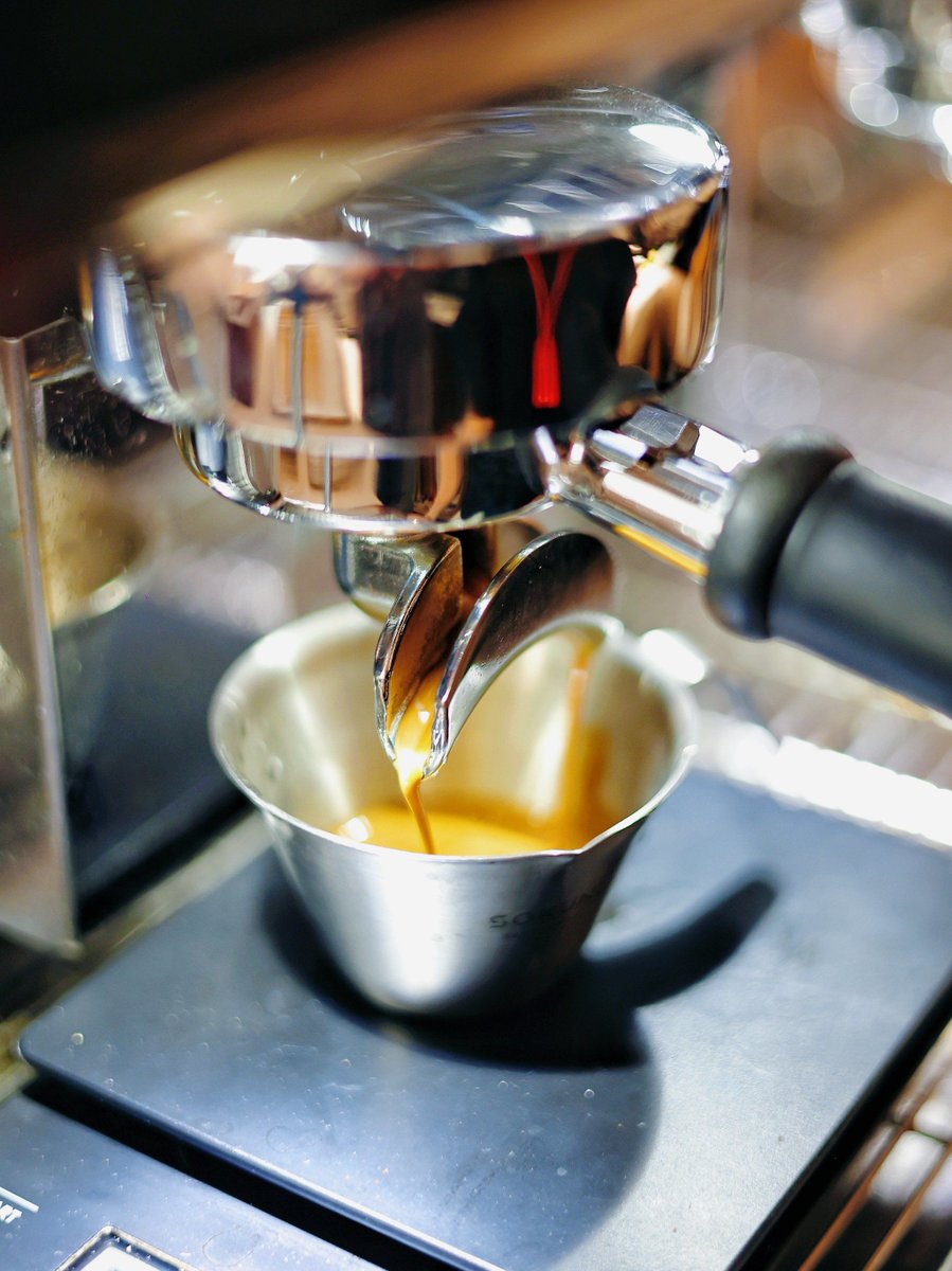 astec923939's tweet photo. [Craving a creamy pick-me-up Whip up a 2-min iced lavender oat latte: brew 1 shot espresso, mix with chilled oat milk, 1 tsp lavender syrup, ice u0026 a dash of vanilla ]， https://t.co/LfOUcx9JV1