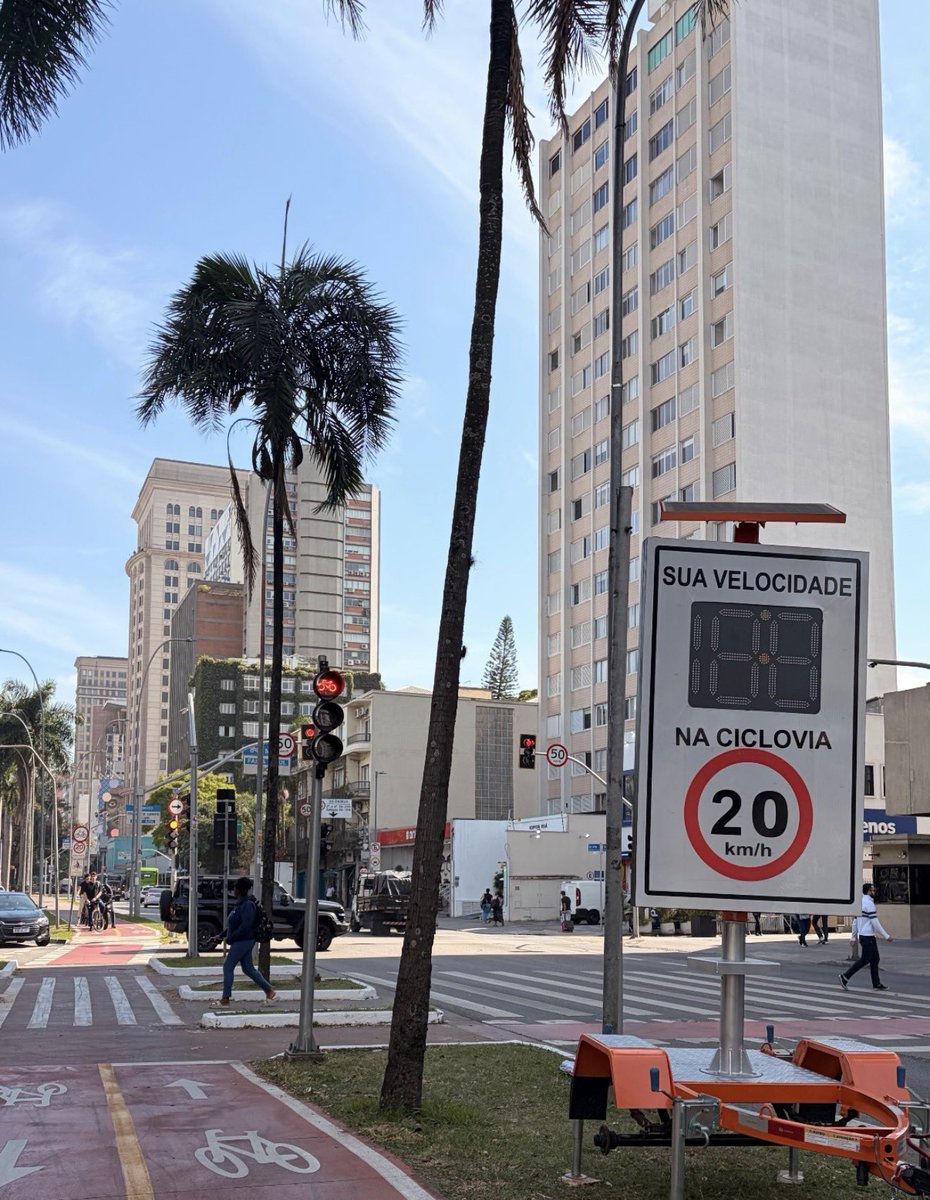 nonoinvestidor's tweet photo. KAAKKAKAKAKA QUANDO EU FALO QUE SÓ TEM TROUXA EM SÃO PAULO… METERAM UM RADAR NA CICLOVIA KAKAKAKAKA https://t.co/NgtxoByQL1