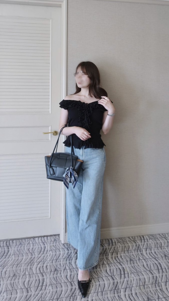 lys___yuri's tweet photo. EssentiaのLayered Ruffle Knit Top、本当に可愛くて買ってよかった🫶🏻オフショルで着るのが好き🐈‍⬛ https://t.co/bQgFhhE4h6