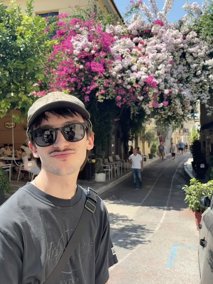 maxwolfson44's tweet photo. flowers in greece 👼👼👼 https://t.co/pl4MGVbZZS
