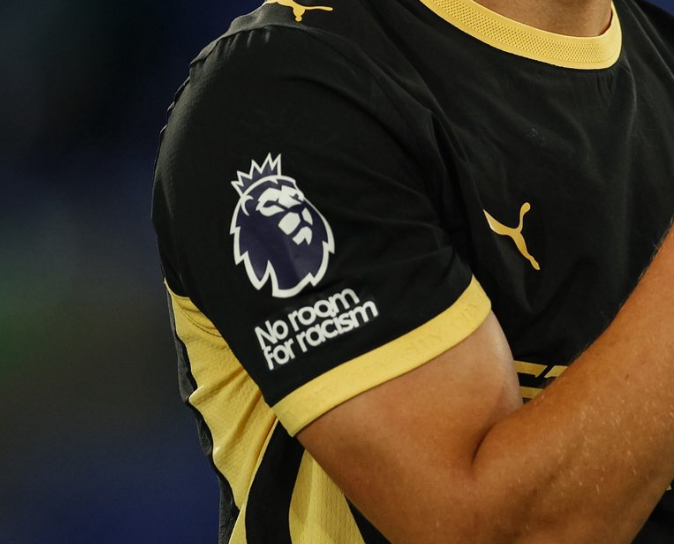 heyhaalingham's tweet photo. so how is enzo f******** supposed to wear this kit lmao https://t.co/5WwF9l0LkN