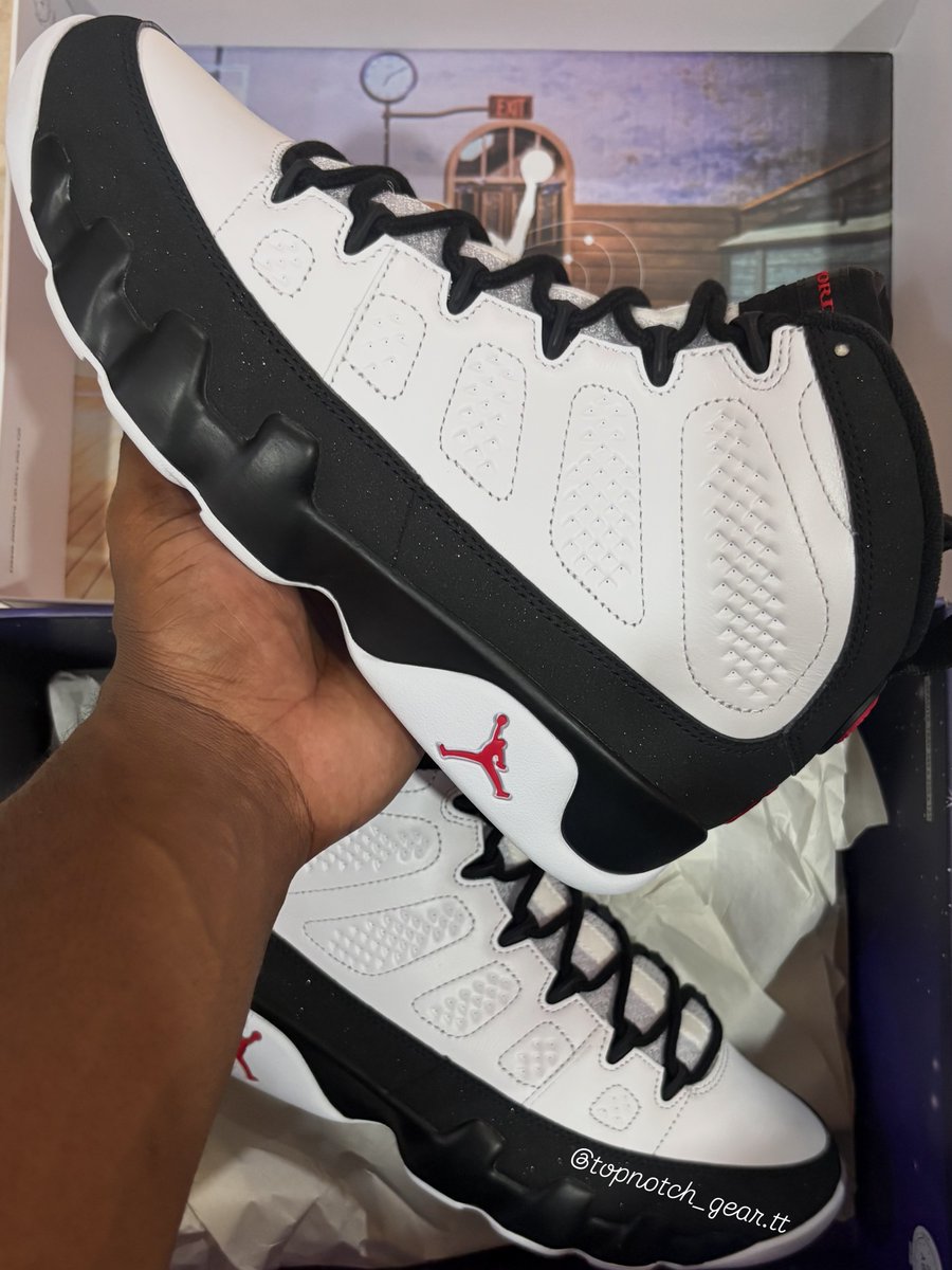 JustFreshKicks's tweet photo. Air Jordan 8 "Chrome" or Air Jordan 9 "Space Jam" ⁉️ https://t.co/ZRR7U0oG54