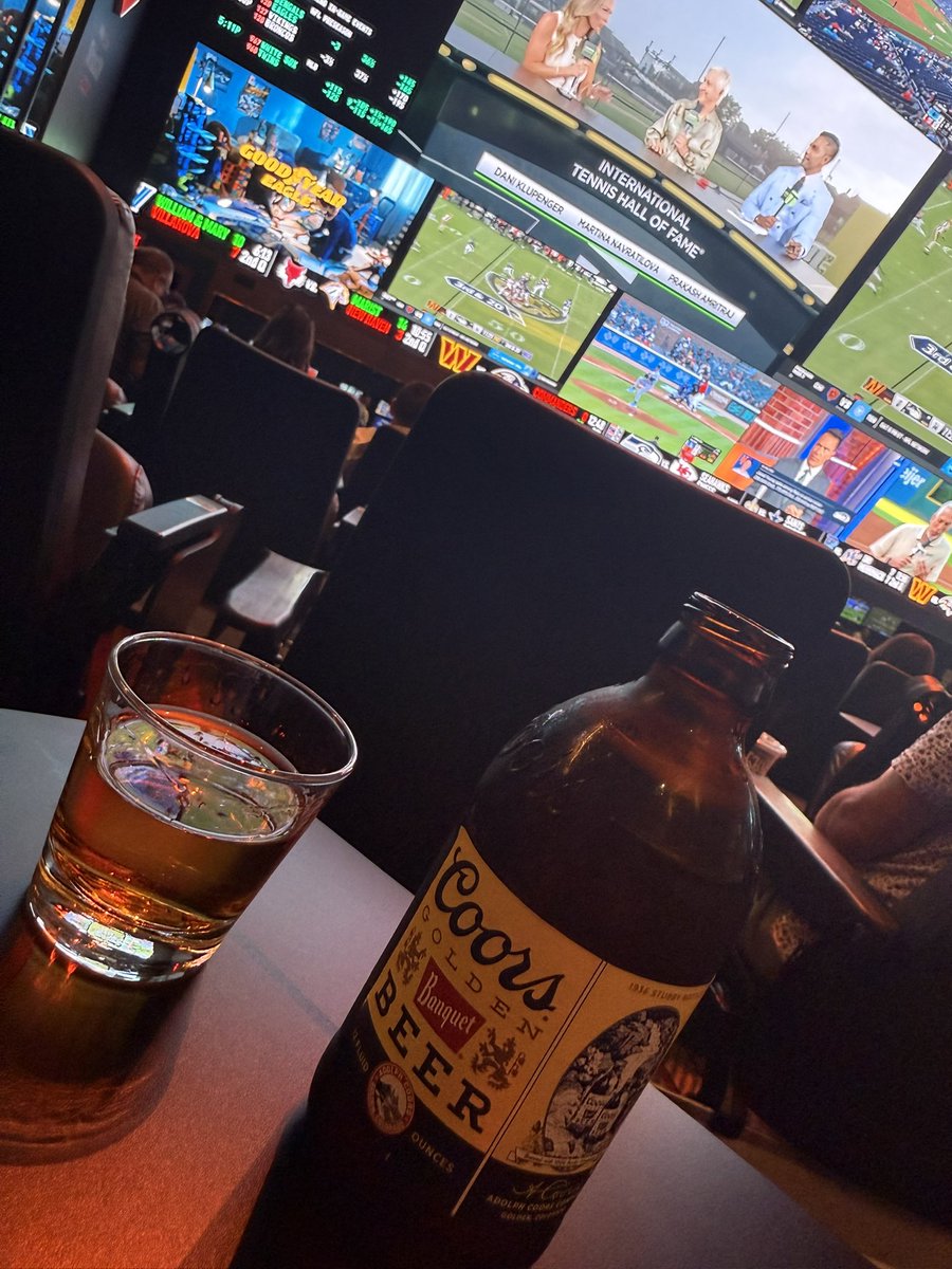 FvckGoodell's tweet photo. #OneBeerFriday @PlatteCat https://t.co/N5NzqewTqK