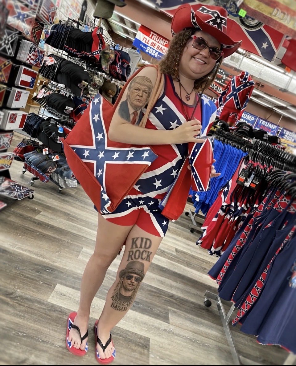 Agateer's tweet photo. @MarkBingham24 #WomenofMAGA
#CUNTservative #WhiteTrash #MAGAwomen #Inbred https://t.co/qOeLwLhEU8