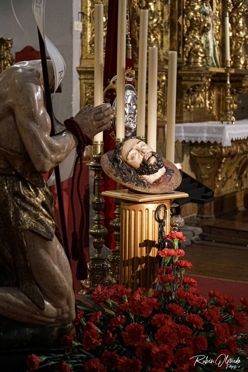 sagradapasion's tweet photo. «Quiero que ahora mismo me des en una bandeja la cabeza de Juan, el Bautista.»
(Mc 6, 17-29)

Hoy Festividad de San Juan Bautista degollado patrón de la cofradía y precursor de la fe, Solemne Eucaristía a las 20h en su honor.

#EcceAgnusDei https://t.co/kPsYdBjCBH
