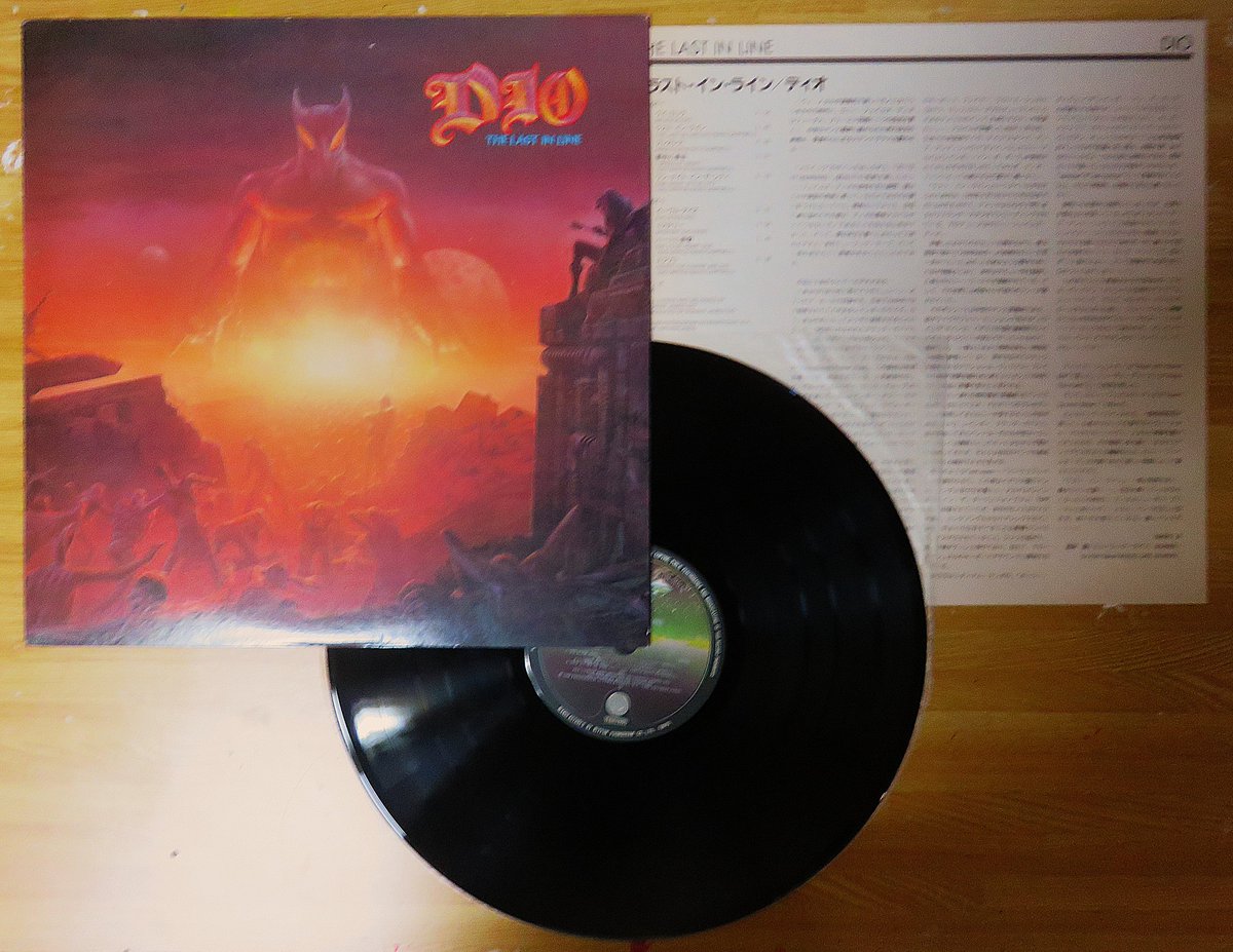 nekometallion's tweet photo. ラスト・イン・ライン #TheLastInLine ディオが1984年に発売、二枚目、アナログ国内盤。これ高かったから、ナンかいも聞く。"We Rock"からはじまって怒涛のごとくロニー・ジェイムス・ディオの演るべきメタルがつづいてく！ヴィヴィアン・キャンベルのギターもトンがりまくってサイコウだよ！名作だな https://t.co/ZNlvgoszr5
