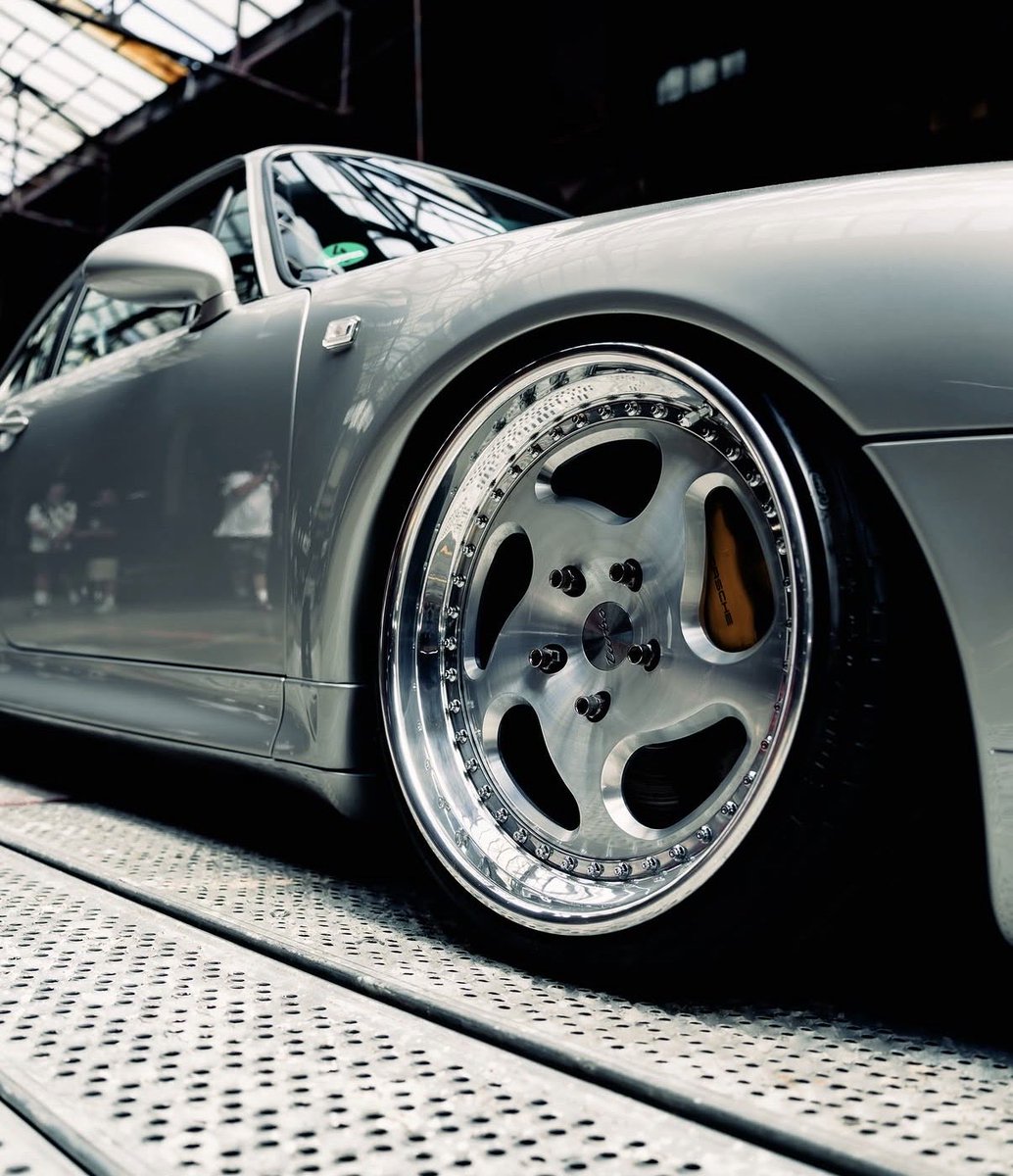Jordan92338366's tweet photo. Stances out 993 Turbo 🩶💨🔥 https://t.co/dPlG5gMVbR