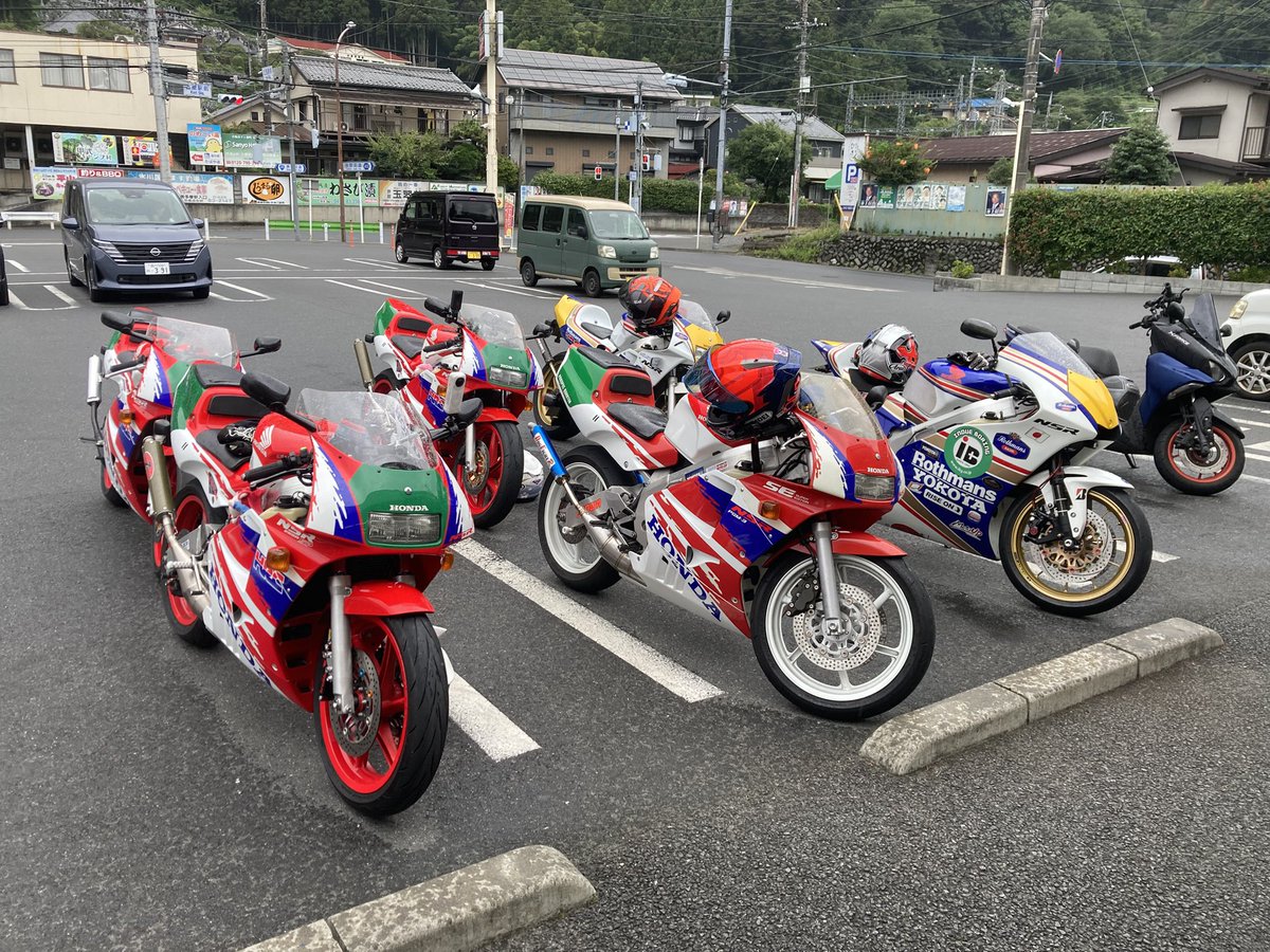 DrunkenOBAA's tweet photo. 今日は！
NSR6台と奥多摩へ🤭 https://t.co/RuTdp6fEsl