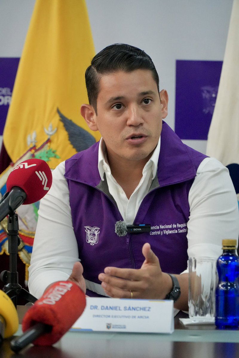 Arcsa_Ec's tweet photo. "La vigilancia sanitaria es fundamental para el sistema de salud pública y debe ser cada día más fuerte, dentro de nuestro objetivo principal de certificarnos como Agencia Reguladora de Referencia por @opsoms y proteger de mejor manera la salud de todos", dijo nuestro director. https://t.co/RxD7CQkovO