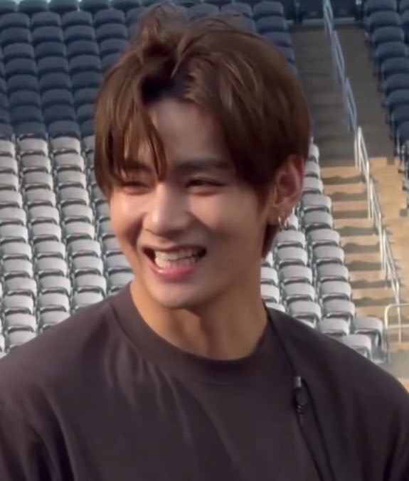 vjoonism's tweet photo. i'm going to be sick i'm going to be sick i'm going to be sick i'm going to be sick i'm going to love this beautiful soul forever i'm going to be sick https://t.co/6TA9NJRg7V