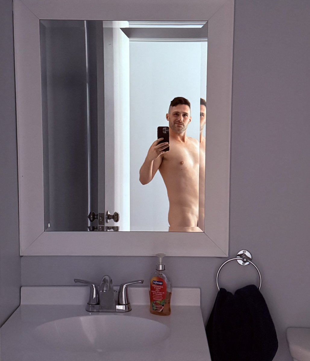 hardmanhowl's tweet photo. Not feeling well, but the Friday vibes got me dancing naked🫣 https://t.co/DdPEbuQ58o