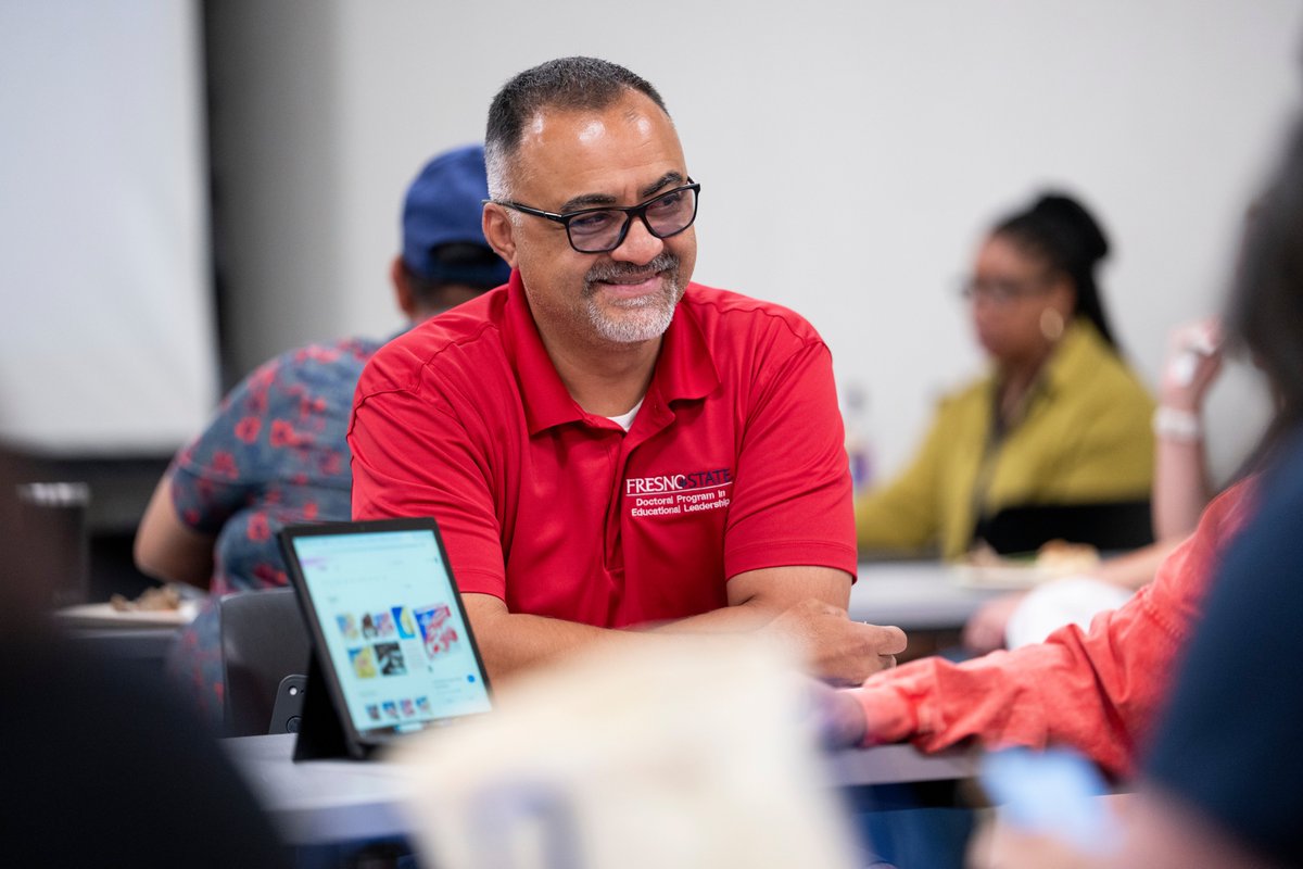 FS_Eddietor's tweet photo. Excited to share this story with the Red Wave a week before kickoff. QB @JimArellanes returned to campus to pursue his doctoral degree while working as a school principal. #BulldogBornBulldogBred https://t.co/HH6ct6oPu0 https://t.co/GXgFPqyAya