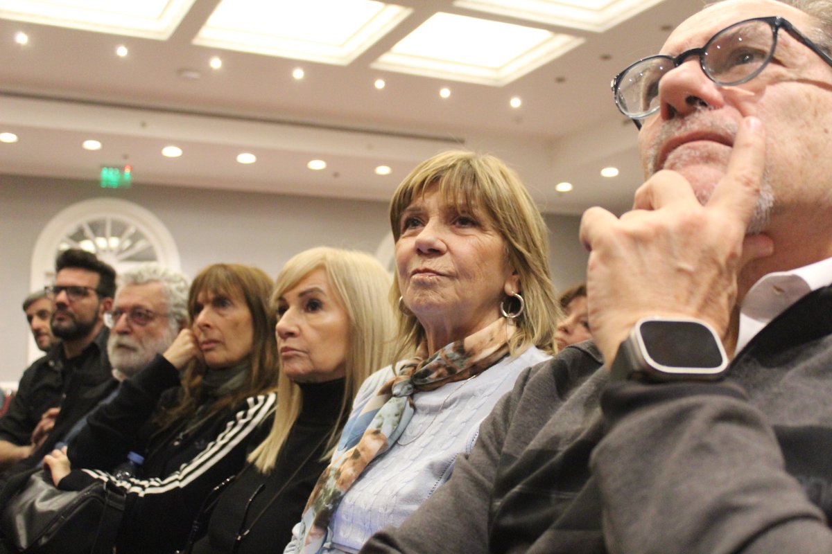 nkreplak's tweet photo. La Asociación Argentina de Salud Mental realizó el XIX Congreso Nacional, un espacio de encuentro e intercambio del que tuve el orgullo de participar para compartir miradas sobre los desafíos actuales que atraviesa nuestro país y las líneas de acción que impulsamos desde la Provincia de Buenos Aires.

Contar con estos espacios de debate y formación es importante para poder construir políticas públicas que brinden respuestas colectivas, comunitarias y con perspectiva de derechos.