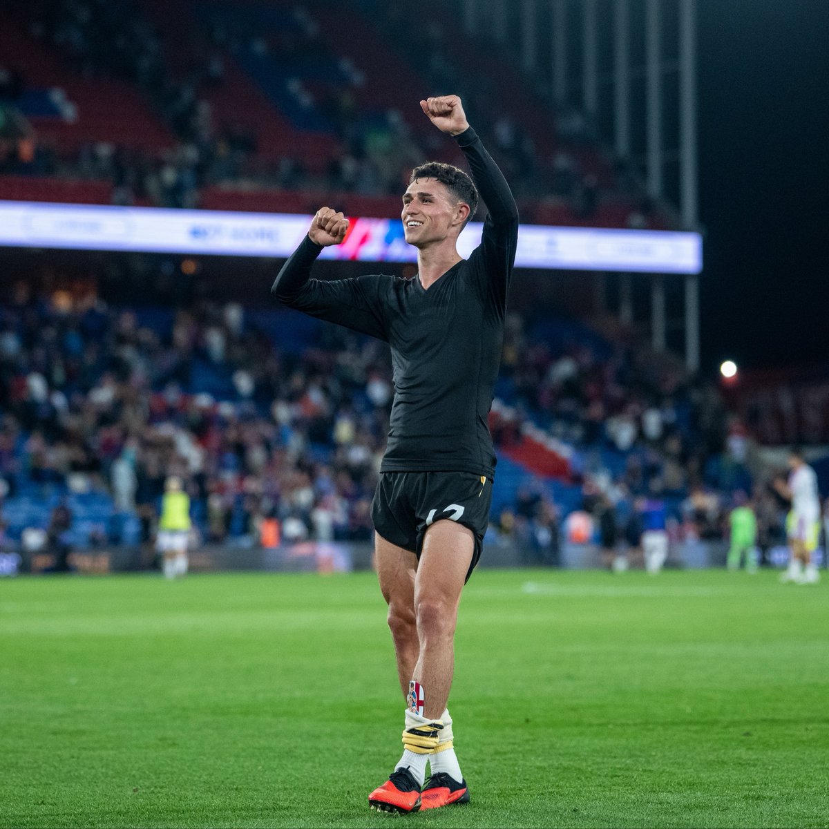 PhilFoden's tweet photo. City are back 🤝 https://t.co/j0YaEHwbl1