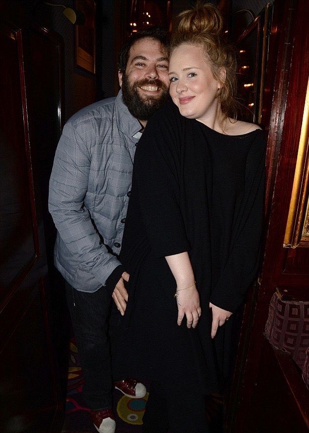 Bigdaddyvinz_'s tweet photo. Adele Ex husband vs her current husband 

She really upgraded https://t.co/6RrP0aPEqj