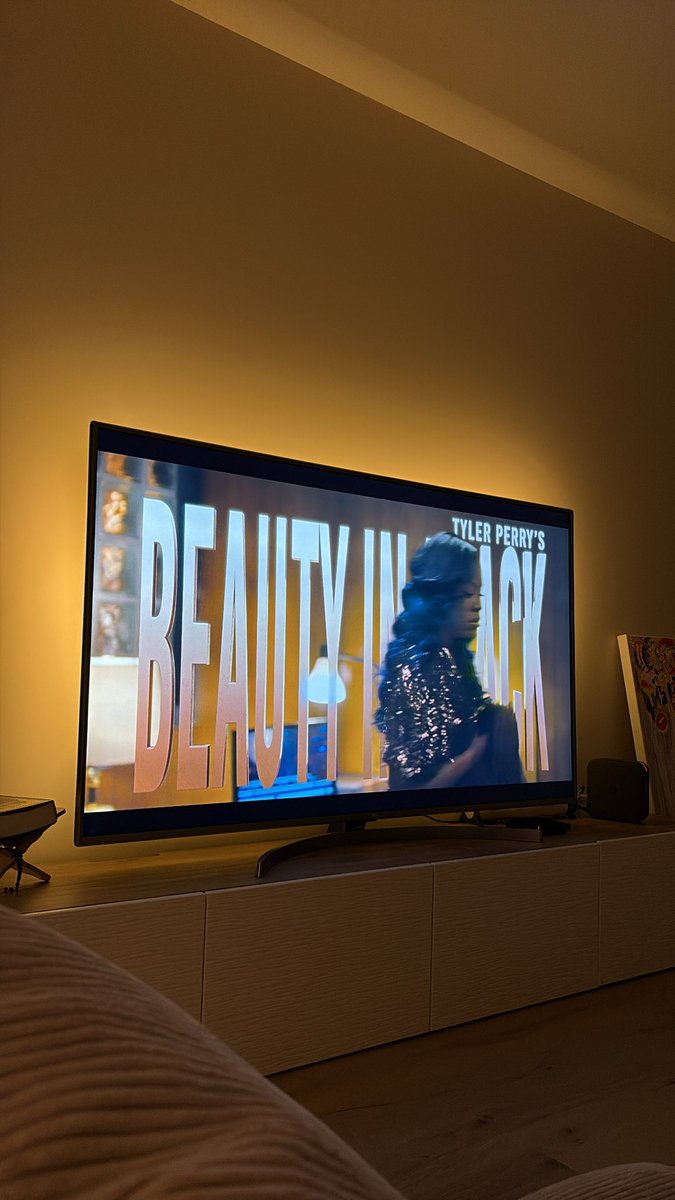 PR1NCEMALAKAI's tweet photo. SAYER LA SAISON 3 DE "BEAUTY IN BLACK" EST SORTIE !
( le trailer de gta et mtn ça sayer jsuis refait la !!) #beautyinblack #tylerperry’s #netflix https://t.co/swW5wAQzJn