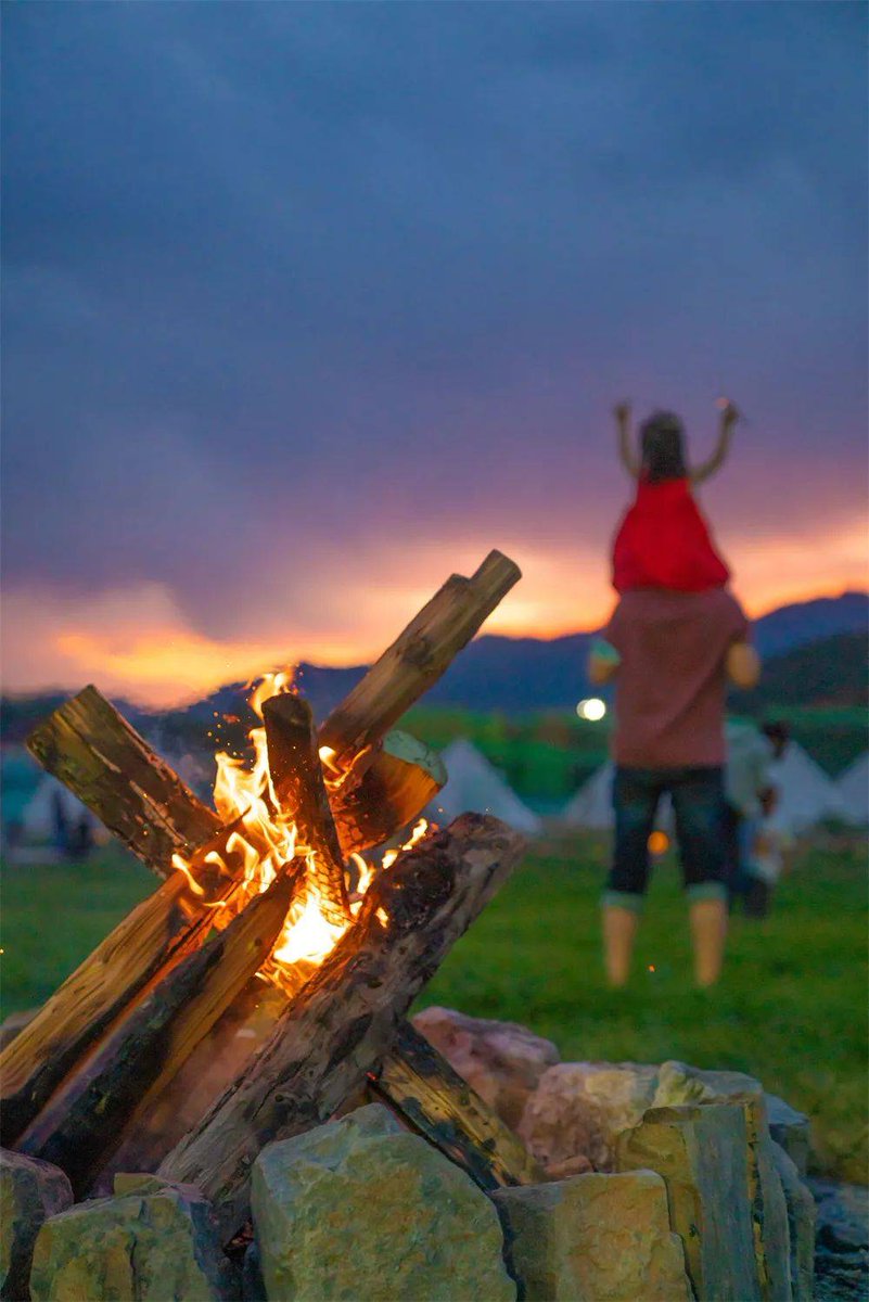 bryaw920063's tweet photo. Just watched the sun dip below the mountain, marshmallows roasted to golden perfection, and no work emails popping up for 24hrs. This is the reset I needed. https://t.co/ppQAhYOTbq
