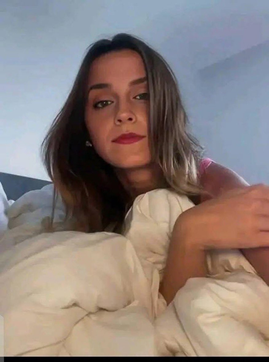 EmmaWatsoni4's tweet photo. I know some of you saw my message and quietly disappeared 😂👀 Come back and say hello! I promise I don’t bite. 💕 If you’re following me, drop a ❤️ and check your messages—I’d love to hear from you. https://t.co/HSjN1QZfmM