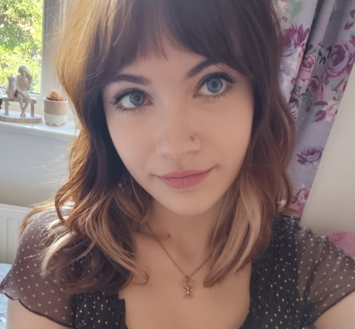 monkeymillieo's tweet photo. me and my beautiful adopted daughter Kiwi! we may not be related by blood but i think we look quite similar. i am so proud of her and i love motherhood 🦧💗 https://t.co/Ejcjo9tFFg