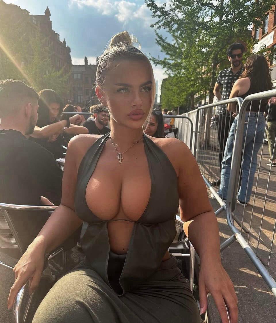 Hooooooghd's tweet photo. Wankchat or goon? Uk dm https://t.co/mqkHysue0V