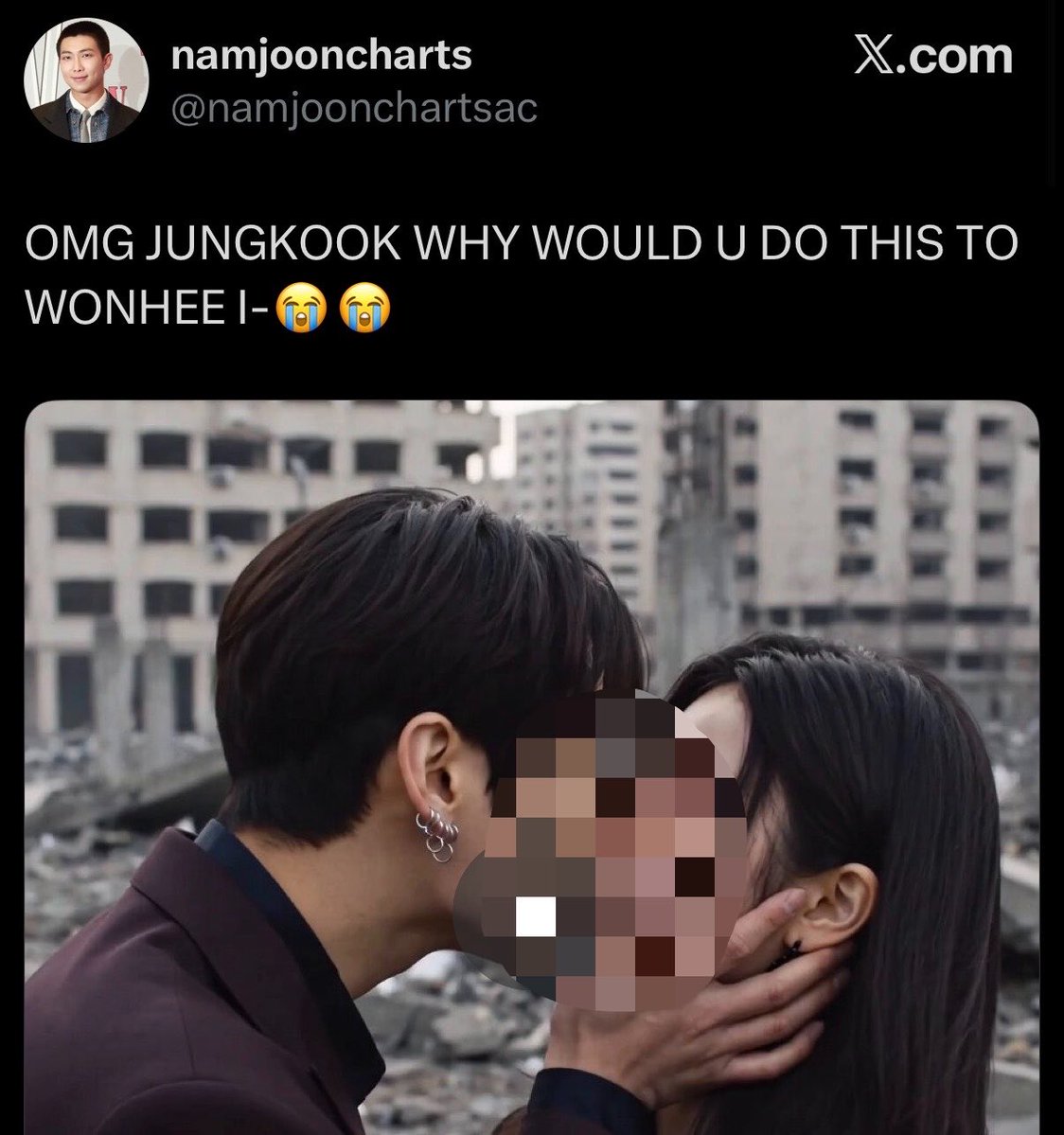 SnarkCrave's tweet photo. BLACKPINK fans are using burner accounts to make disgusting comments about other K-Pop idols, mostly targeting young female idols under HYBE.

Their posts include the use of slurs and making jokes about rape and the ongoing genocide in Palestine. https://t.co/upO03Oy0E0