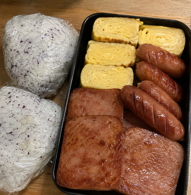 NBenmaran85901's tweet photo. 30歳独身女が作るやけくそ弁当。 https://t.co/xTUXeZjXK1