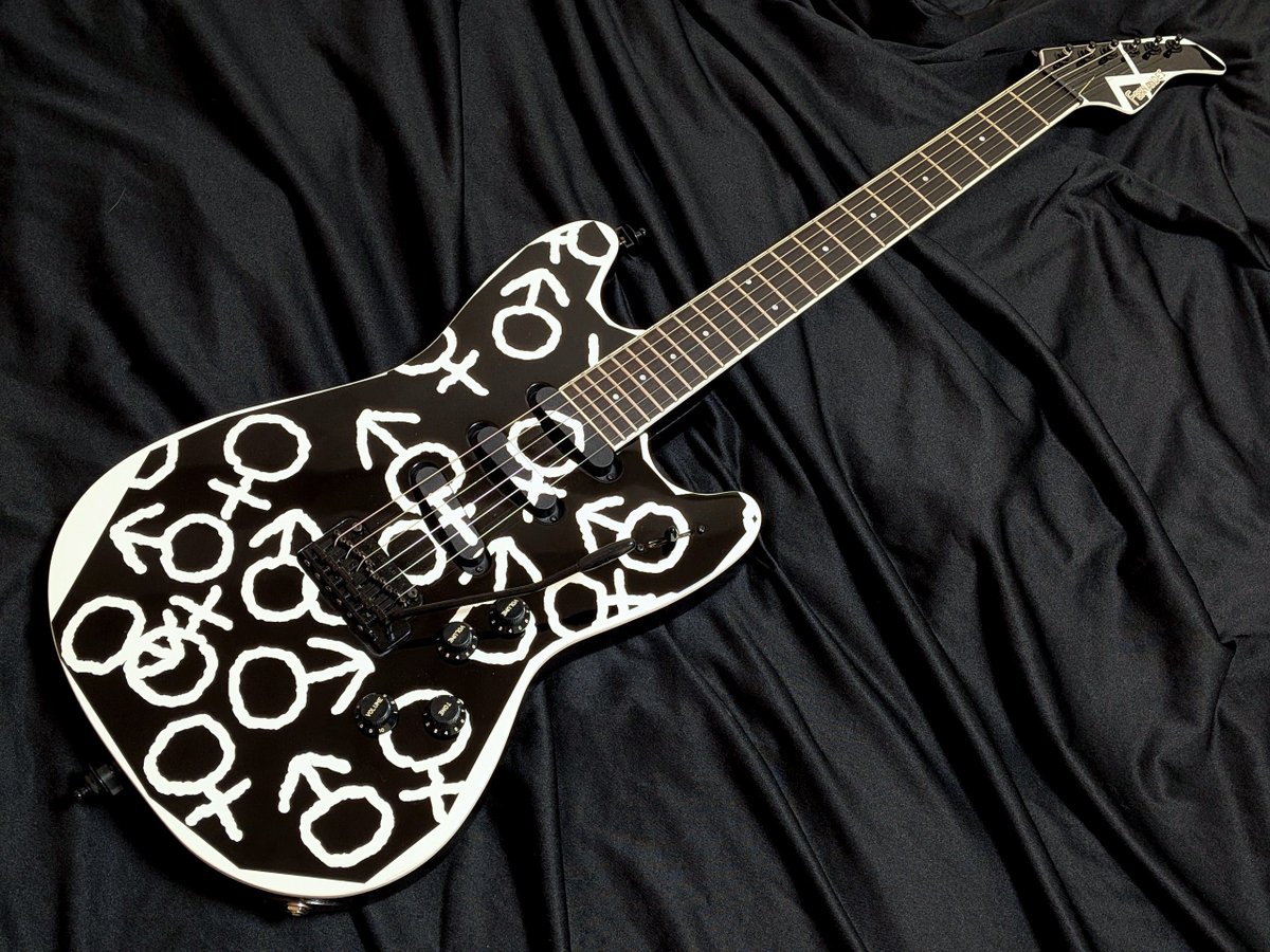 gakki_man's tweet photo. 30年の時を経て、ピカピカに蘇りました!
ヤフオク出品しました。
#フェルナンデス
#MT95DC
#室姫深
#DIEINCRIES
#FERNANDES
https://t.co/vNQ1L07KkA https://t.co/4BP9vP8lrs