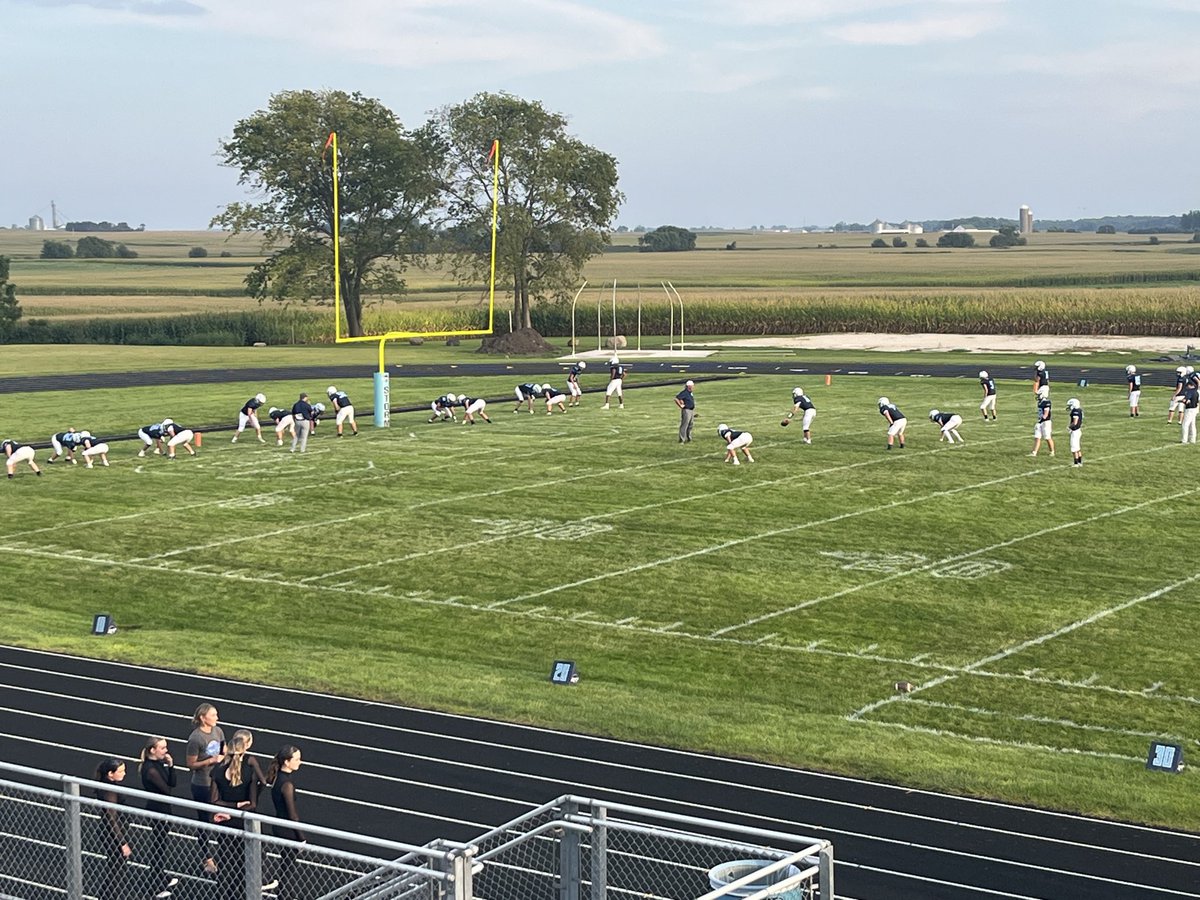 get_after_it's tweet photo. I’m at Bureau Valley for @FNDrive as @BVStormFootball hosts @SBABruinFB - the Bruins won last year’s game handily but BV is the one coming off a season-opening win.

@bcrnews @NewsTrib https://t.co/bo2X3bL56q