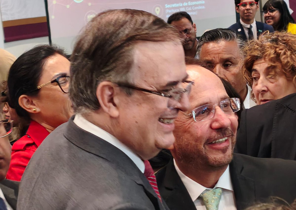 _valdespjesus's tweet photo. #Segundo encuentro nacional de Economía Social !!

Asistimos a la clausura del Segundo Encuentro Nacional de Economía Social en la @SE_mx, donde se refrendó  que el modelo cooperativo es fundamental para la soberanía económica de nuestra nación.

El Secretario de Economía, @m_ebrard, resalto que la política económica y la justicia social caminan juntas !!

@luisgure
@catymonreal_
#ESS
#Economia
#Cooperativas
#ProsperidadCompartida