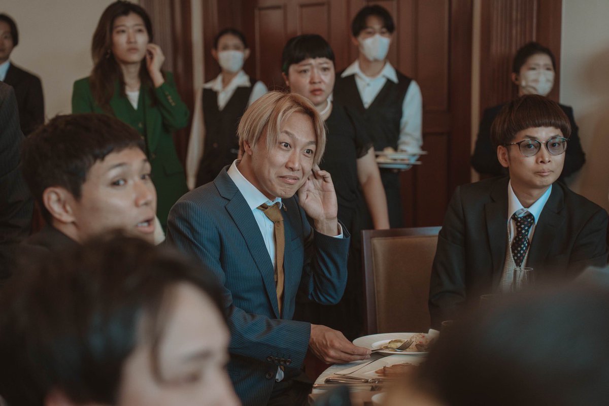 sakai026's tweet photo. しんいちさんはヒールぶってるが人情家の義理堅い男。

結婚式に急遽空きが出てしまい、当時今より関係性なかったのに1日前に「来てくれませんか？」と連絡したら「ええで！」と言って仕事の合間に来て祝儀もちゃんとくれて飛び出しで皆にお見送りされて爆笑とって帰って行った。

その時も「俺、いらんやないか！」って言ってました👍