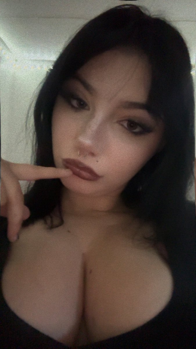 gracieein4k's tweet photo. Can I be ur goth gf?

#nsfwtwt https://t.co/5gsanP5Xxn
