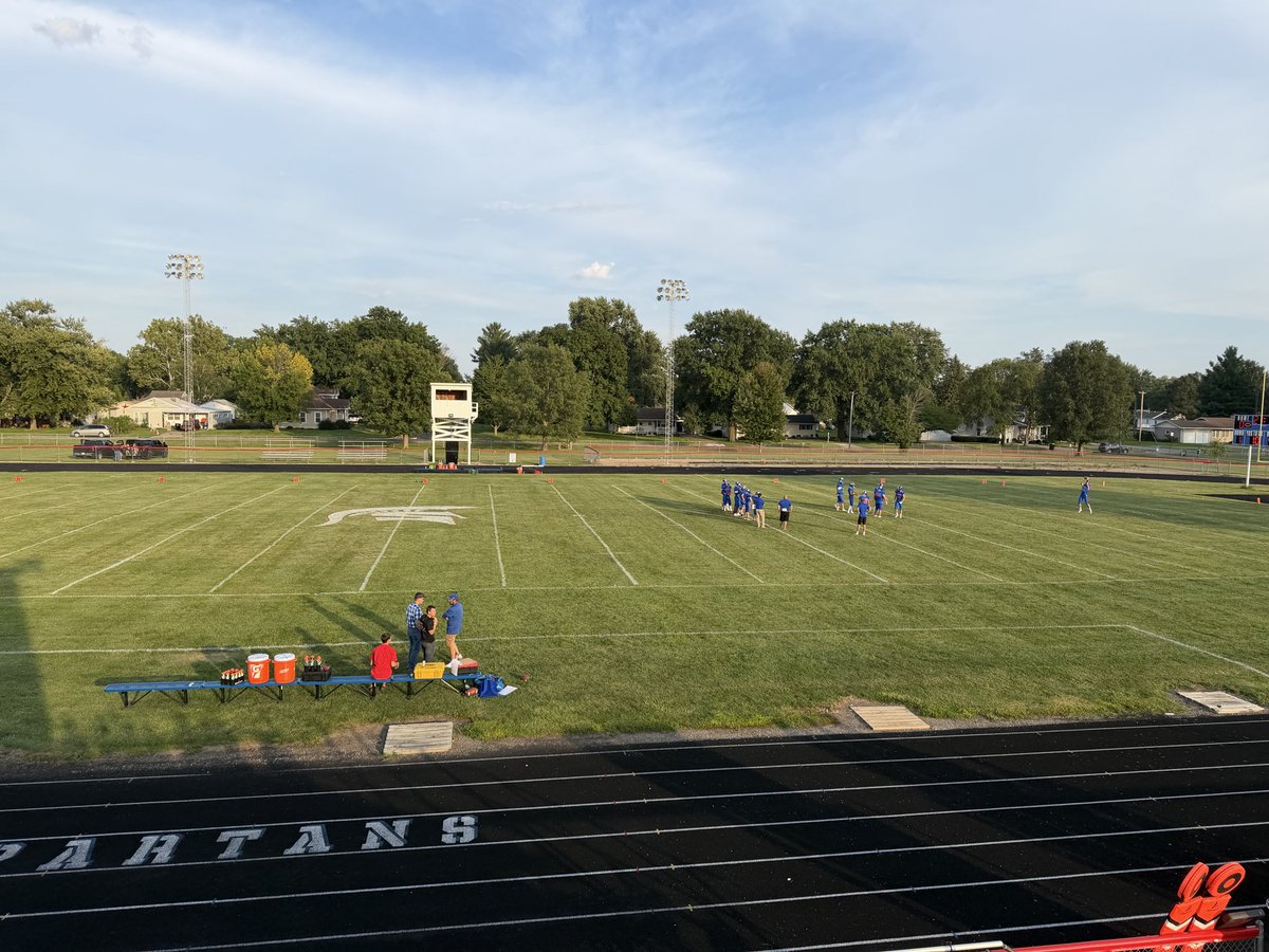 cfhauser71's tweet photo. Week 2 Champaign St. Thomas More vs BPC. Home opener. #fridaynightlights https://t.co/VYbW2vGyZL