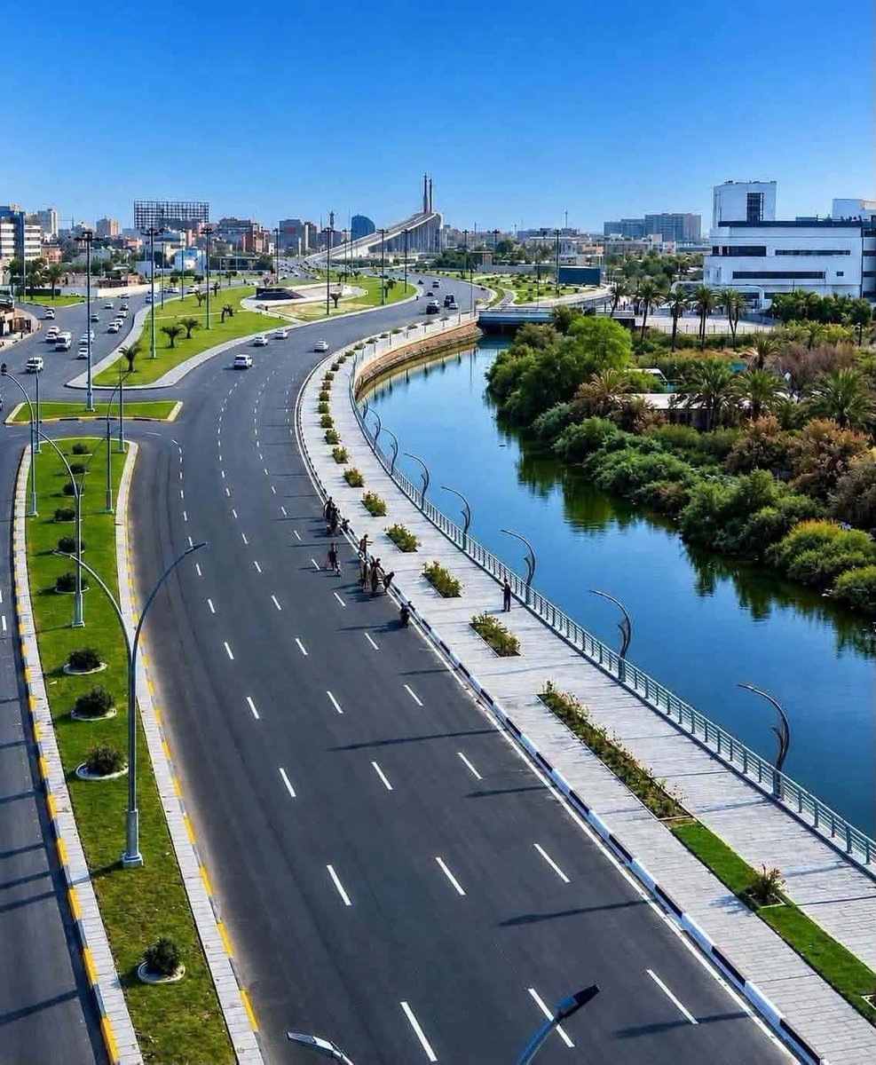 Gelnar_b's tweet photo. البصرة -🇮🇶

الأنتهاء من تخطيط أحد أهم الشوارع بالبصرة وتحديداً ساحة الطيران وصولاً إلى شط العرب . https://t.co/YUOorT929o