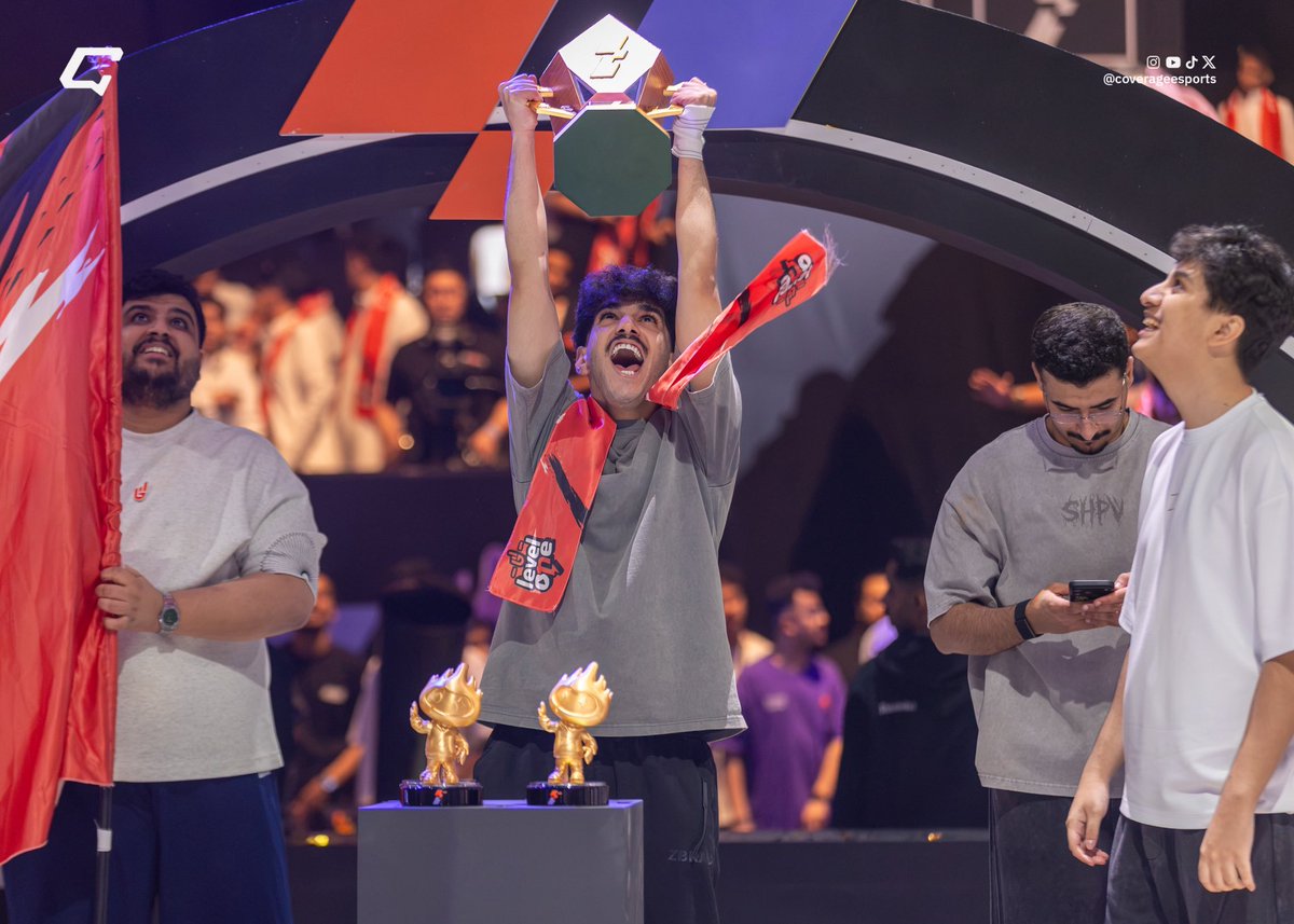 coverageesports's tweet photo. 📸 | من لحظات المجد والتتويج ✨

نستعرض لكم لقطات مميزة من تتويج فريق @level_one بلقب النسخة الأولى من مهرجان @qbbeyond 🏆

نبارك للأبطال هذا الإنجاز المستحق، ونتمنى حظاً أوفر لبقية الفرق في المنافسات القادمة. 👏 https://t.co/oSaLj112xg