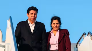 Guerola_53's tweet photo. ¡IMPUNIDAD, CARAJO, IMPUNIDAD!!
Caso Anguía: Fiscalía cierra investigación contra Yenifer Paredes y más de 40 investigados
Expediente reúne imputaciones por presuntas irregularidades en contratos públicos y movimientos financieros que permanecen bajo evaluación.
¿Como lo hacen? Así:
La sala superior determinó que la Fiscalía presentó fuera de plazo el pedido para extender las diligencias. Por ello, el tribunal dejó sin efecto la prórroga que anteriormente había permitido continuar con las pesquisas y ordenó respetar el vencimiento de los plazos establecidos para la investigación.