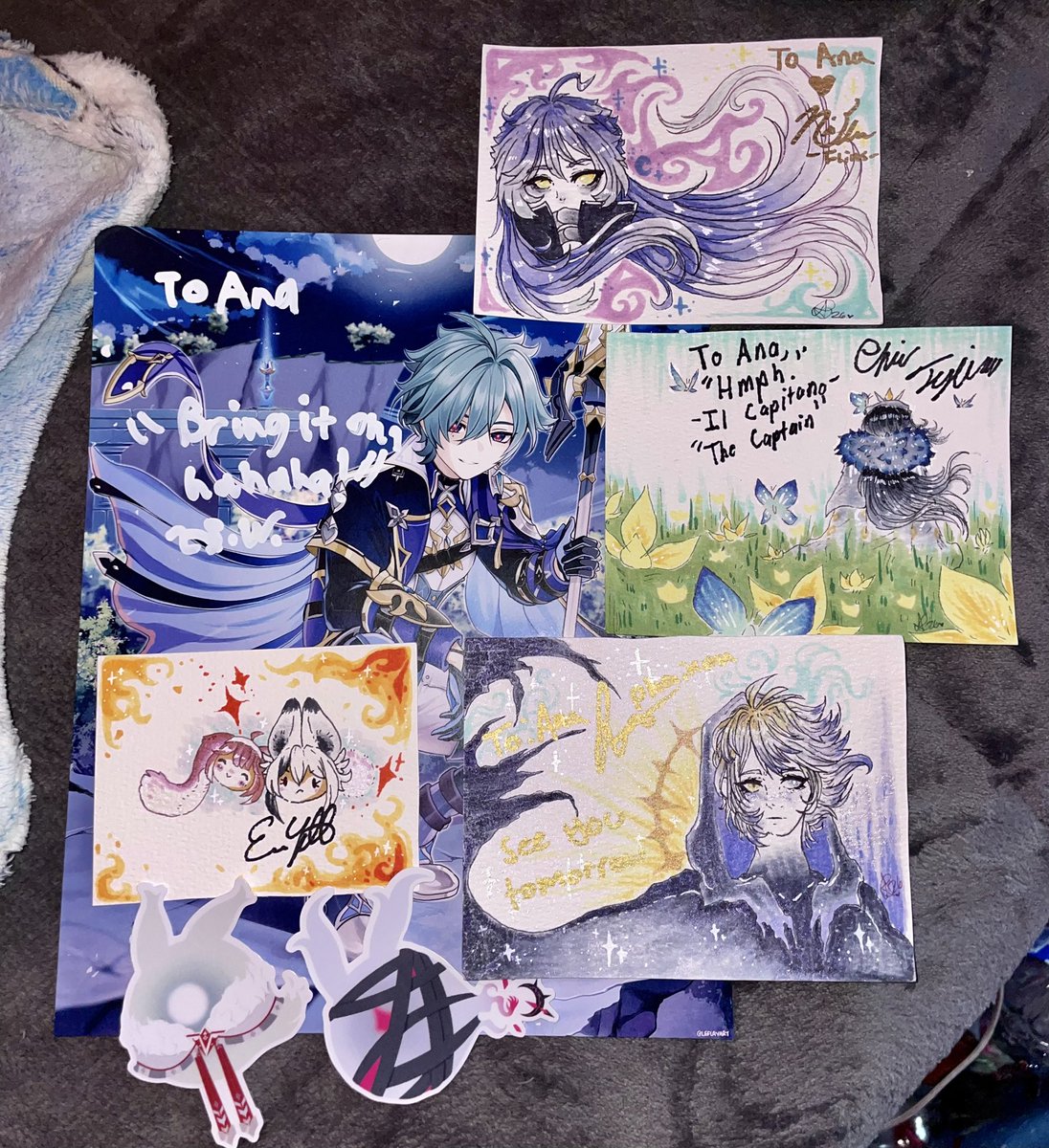 PhantomKat_'s tweet photo. YIPPPEEEEEEEE made some fun doodles to give out, and got some fun doodles signed too!! Met some REALLY awesome people (including the very cool Joshua waters) and I had a BLAST at Ozokucon once again this year AHHHHHHHH
My feet hurt tho I had crazy heels on 🥲 https://t.co/yBJRPkOwfe