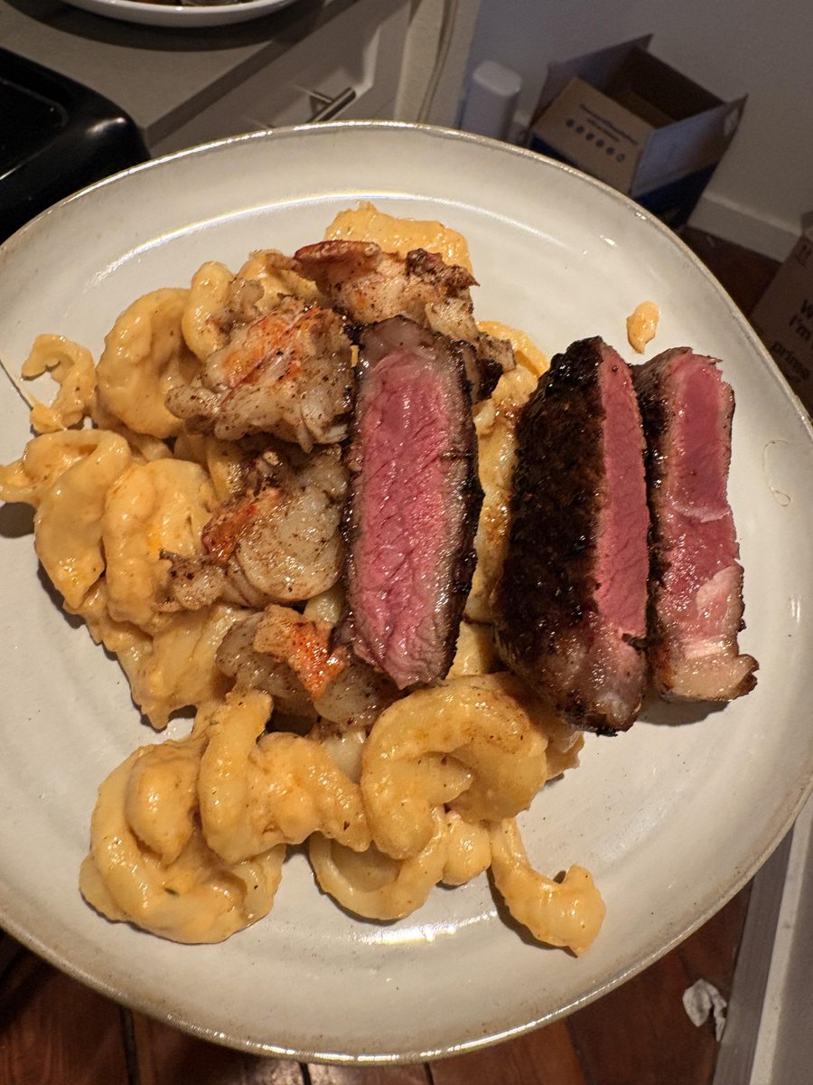 homevsfastfood's tweet photo. [homemade] Surf and turf Mac and cheese
#homemade #surfandturf #macandcheese #comfortfood #chefmode #homecooking #food #recipes #foodpic #foodie #foodlover #cooking #hungry #goodfood #homecookingvsfastfood https://t.co/HC90BZ7Ktu