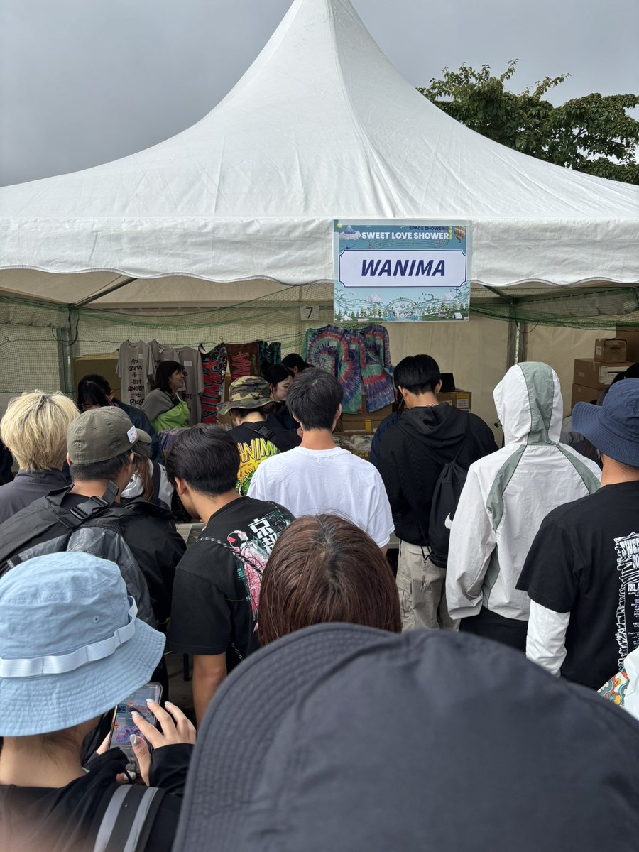 NBA13930450's tweet photo. ラブシャ　WANIMA物販

#WANIMA
#ラブシャ https://t.co/QcjmzOuOVI