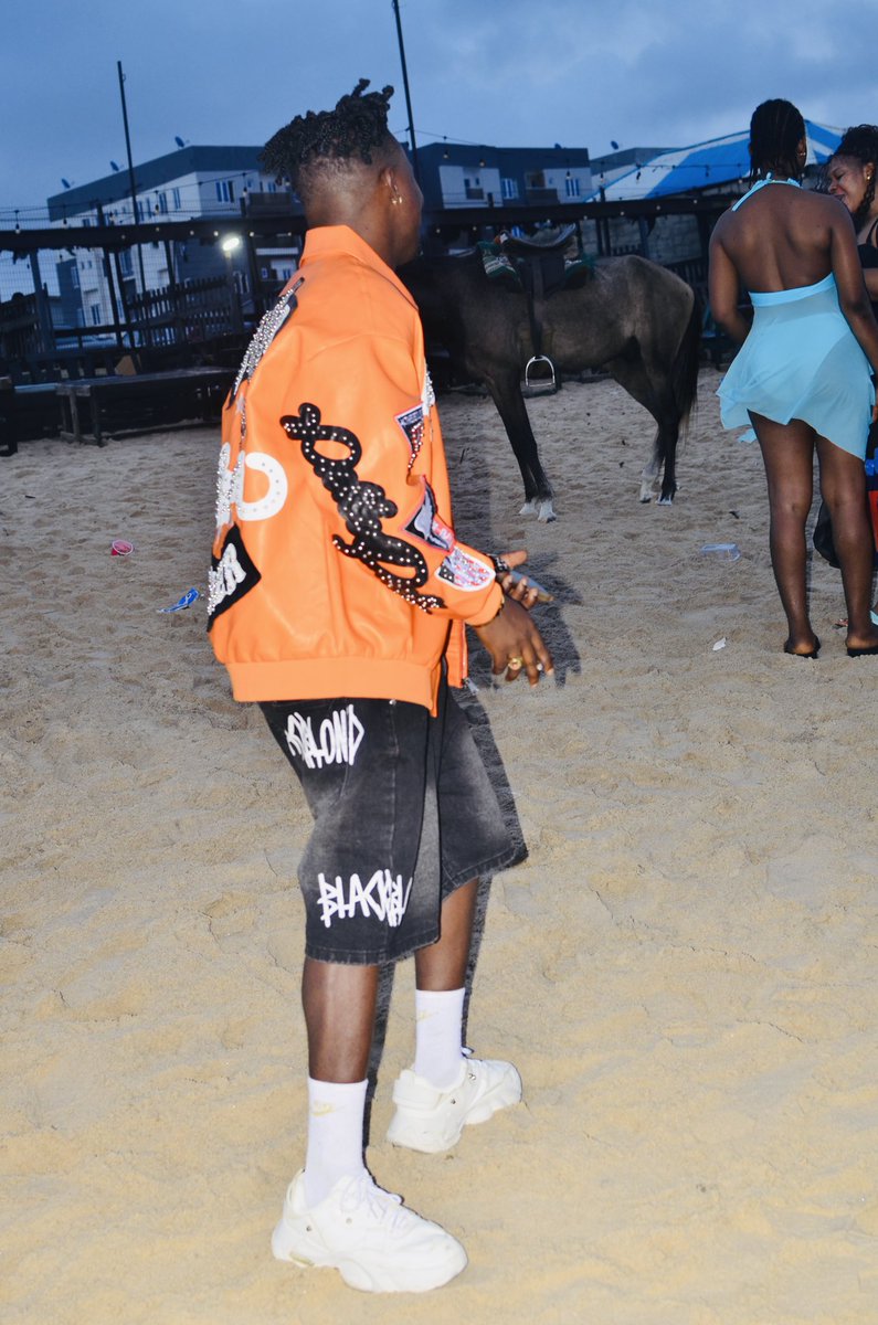 Sanny_geee's tweet photo. F My Bitch in the Beach. https://t.co/ApEw8Uf0LH