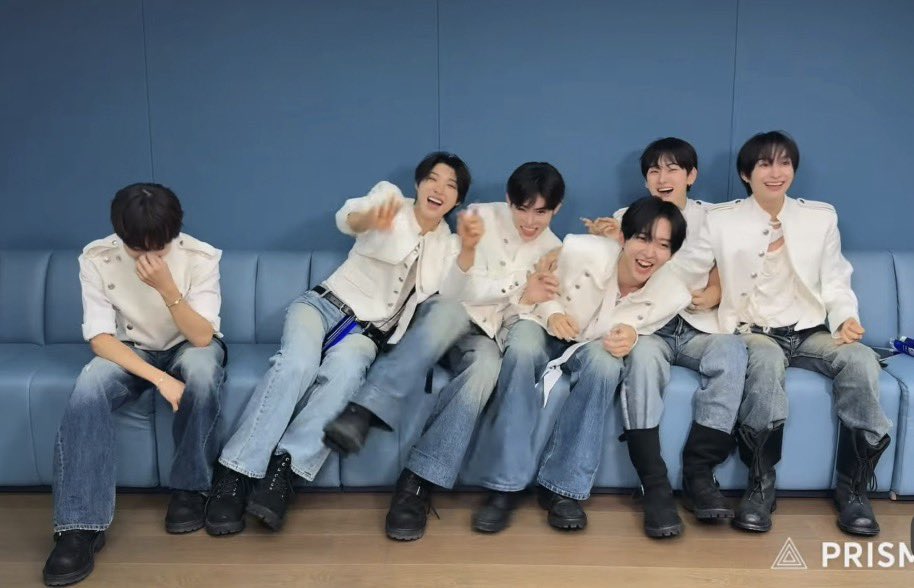 k2j1ov's tweet photo. 맘찍 뭐지
다들 킥플립 하세요 https://t.co/VVloVKnD1d