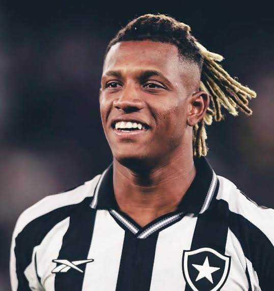 EspacoGlorioso's tweet photo. O staff de Luiz Henrique CONFIRMA conversas com o Botafogo, afirma que o jogador TOPARIA vir pro clube mas que o alvinegro ainda não chegou à pedida salarial.

Já o staff do Danilo está dividido sobre uma ida ao Zenit. Uma parte aceita que ele vá para Rússia devido ao desgaste do camisa 8 no Botafogo.

Outro jogador da negociação, Kadir topa ir para o Zenit.

🗞️ - TF | @simpraisa