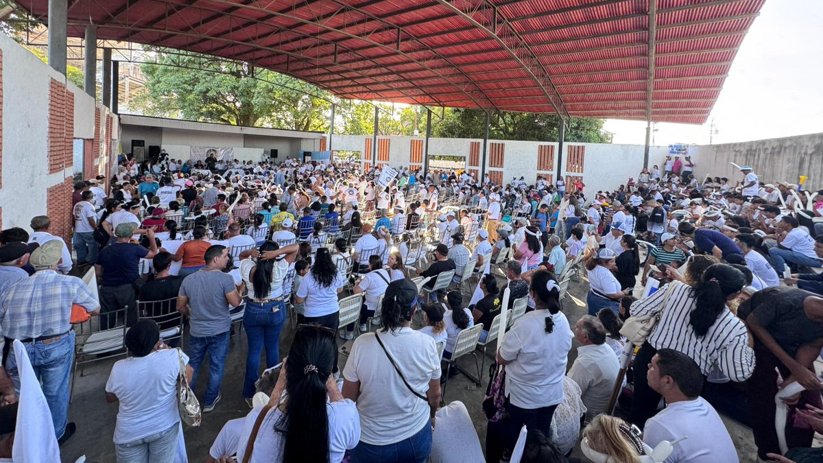 PieroMaroun's tweet photo. Un pueblo organizado es quien hace de sus ideas un poder, para construir y fortalecer las bases en la recuperación de la democracia. Hoy estuvimos en Barinas, en un formidable encuentro con nuestras estructuras del partido en la región. 
 
Construyendo presente para garantizar el futuro, por la democracia y libertad.🇻🇪