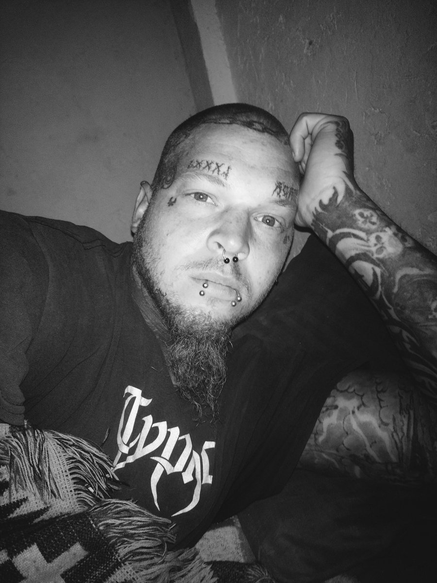 fallenmaster69's tweet photo. Good night https://t.co/QE1mZCZqn5