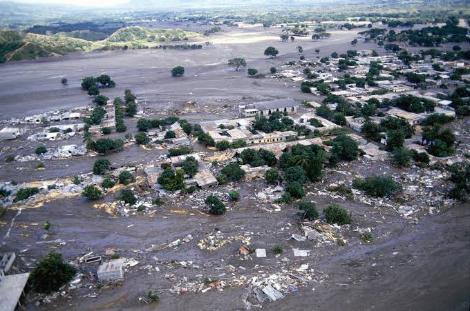 BecerraToledo69's tweet photo. Aunque por diferentes causas, lo que pasó en Nepal, me recordó la tragedia en Armero, Colombia, en 1985. Veinticinco mil muertos, aquella vez… https://t.co/skIEujWQVw
