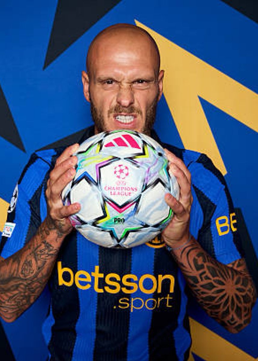 nerazzurriSoci_'s tweet photo. 🇮🇹 Federico Dimarco poses for a portrait during the UEFA Champions League 2026/27 https://t.co/e5Km7JsQyL
