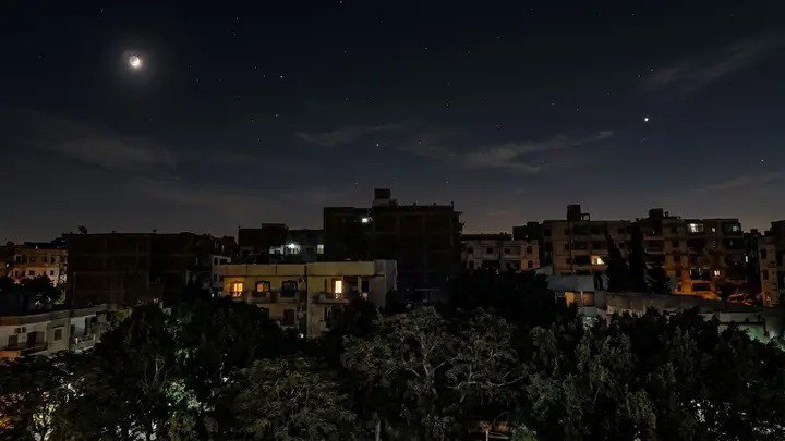 JannahSeddiq's tweet photo. And sometimes, I look up at the sky and pray for a miracle to happen.. https://t.co/tUW6iZjTo6
