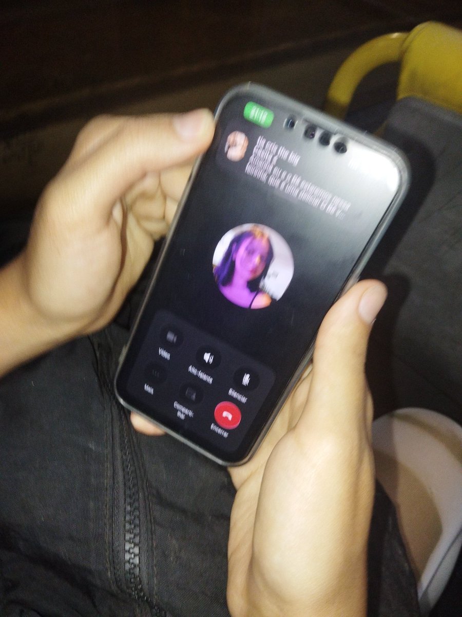 Cyanea_capillat's tweet photo. @bellaatavp atende https://t.co/0cR7yrV0cf